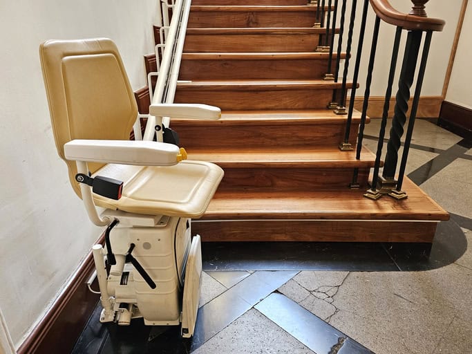 Advanced Controls Make Every day Stairlift Operation Simpler for Independent Users